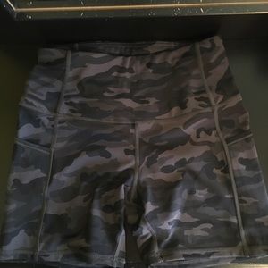 Camo pocket biker shorts